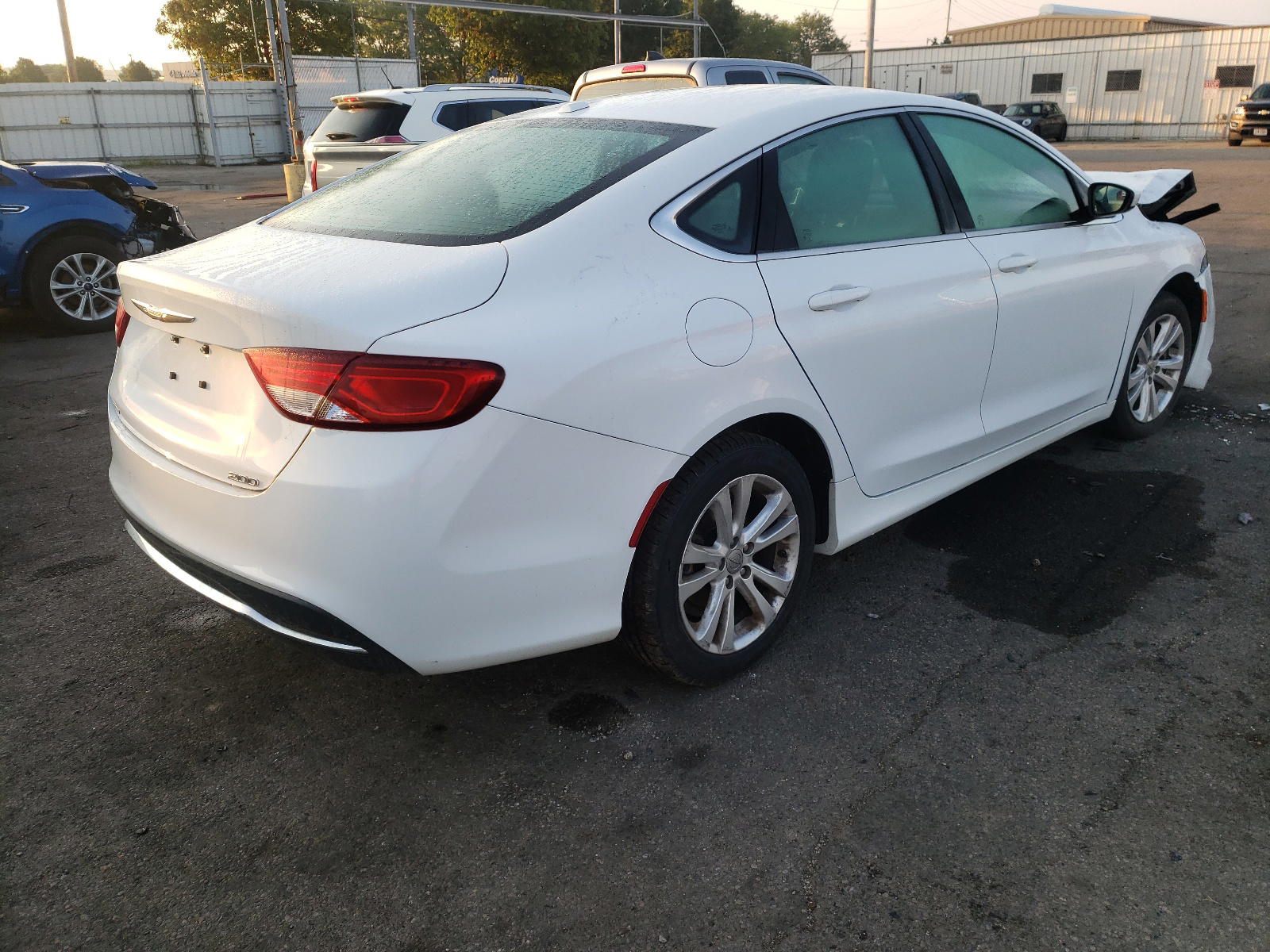 Photo 4 from auction – 2015 CHRYSLER 200 LIMITE with VIN 1C3CCCAB4FN719869