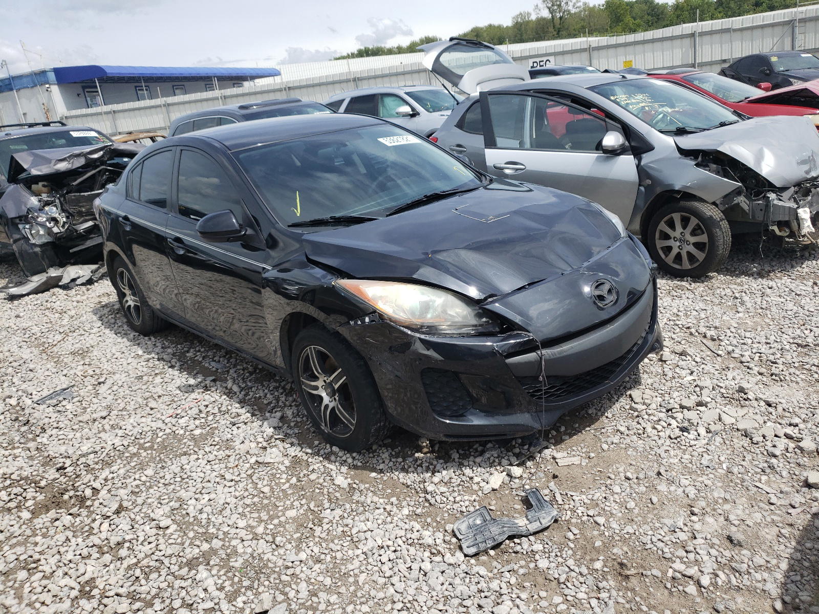 MAZDA 3 I 2012 with VIN JM1BL1UF4C1592151 - Photo from auction