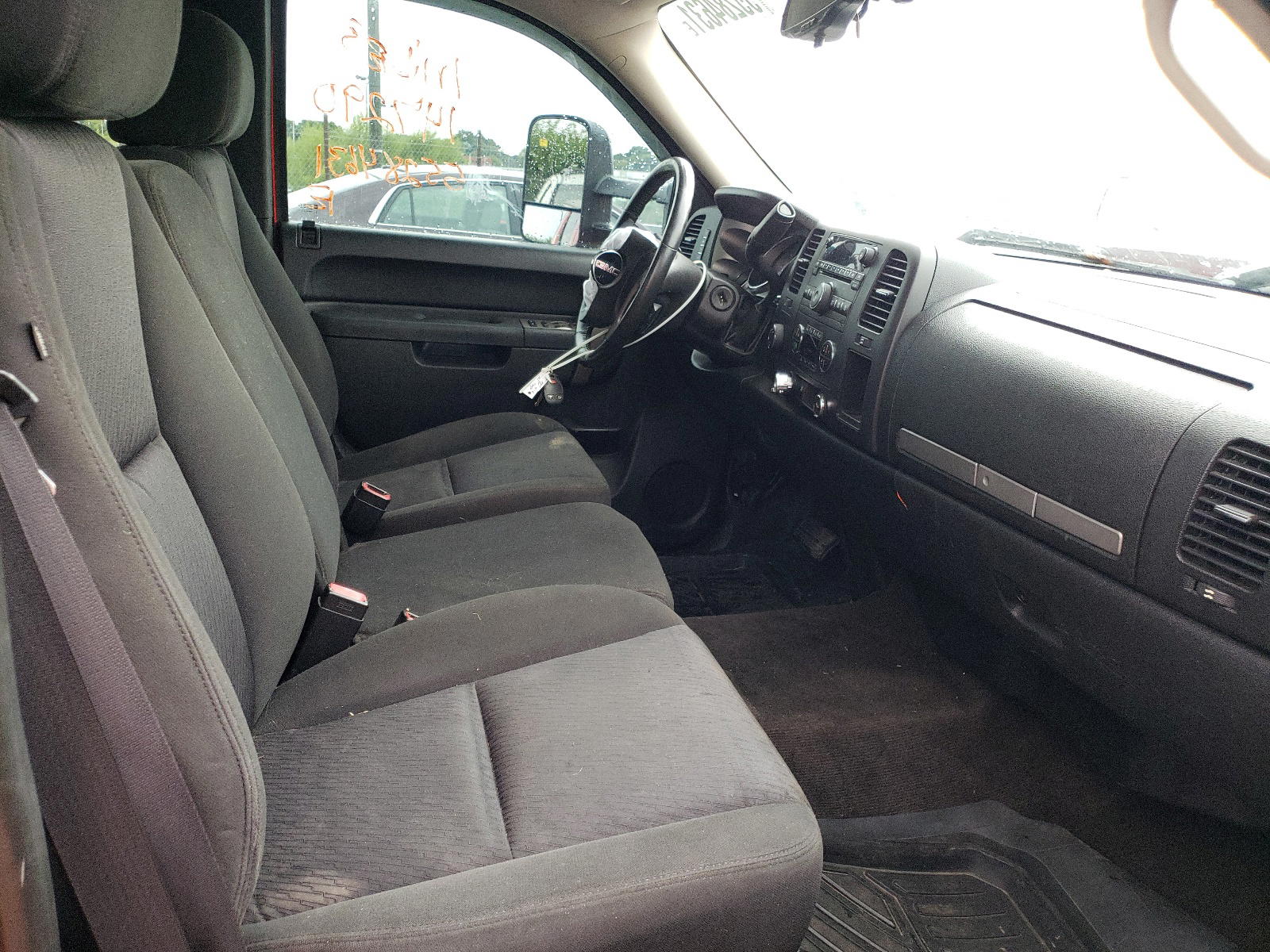 Photo 5 from auction – 2011 GMC SIERRA K15 with VIN 1GTR2VE39BZ168512