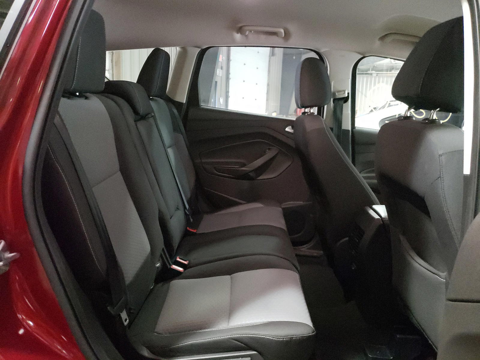 Photo 6 from auction – 2017 FORD ESCAPE SE with VIN 1FMCU9GD7HUC63200