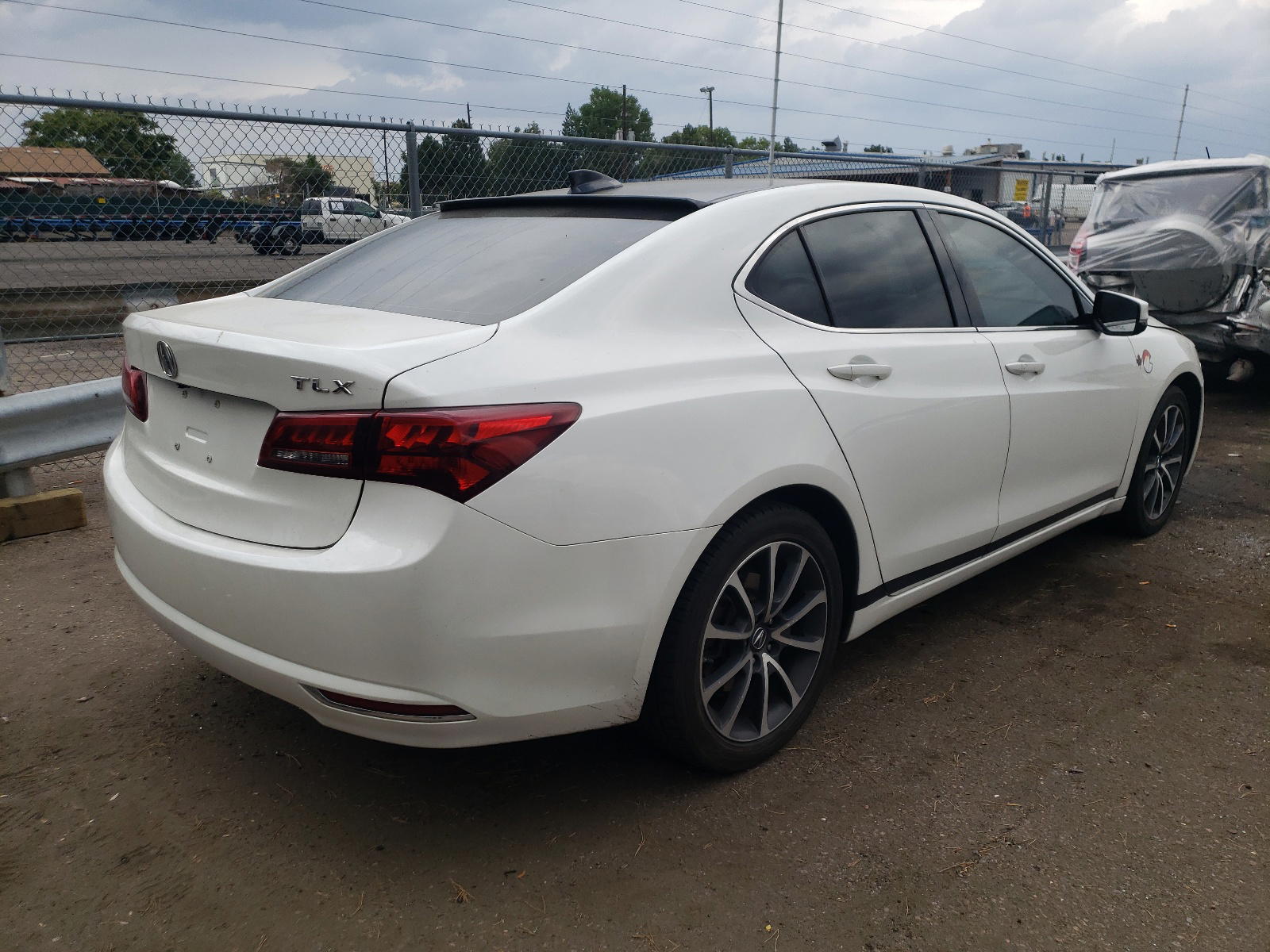 Photo 4 from auction – 2015 ACURA TLX with VIN 19UUB2F30FA011254