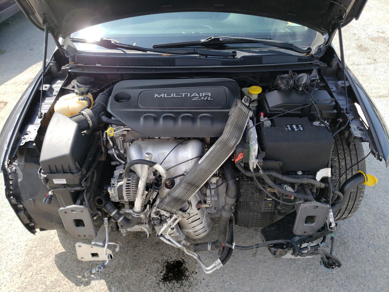 Photo 7 from auction – 2016 CHRYSLER 200 LIMITE with VIN 1C3CCCABXGN139852