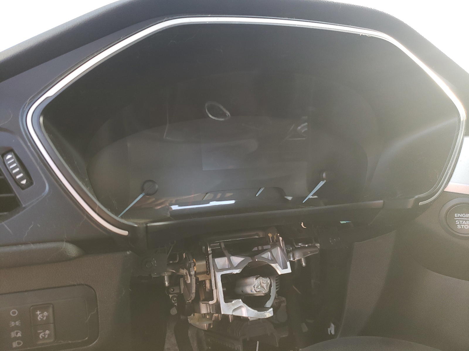 Photo 8 from auction – 2020 FORD ESCAPE SE with VIN 1FMCU0G60LUA13917