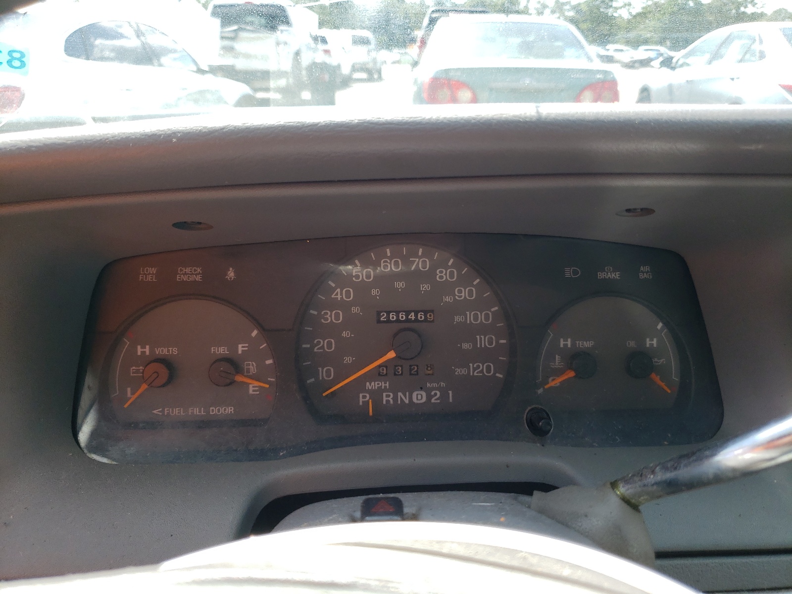 Photo 8 from auction – 1997 MERCURY GRAND MARQ with VIN 2MELM75W3VX664260
