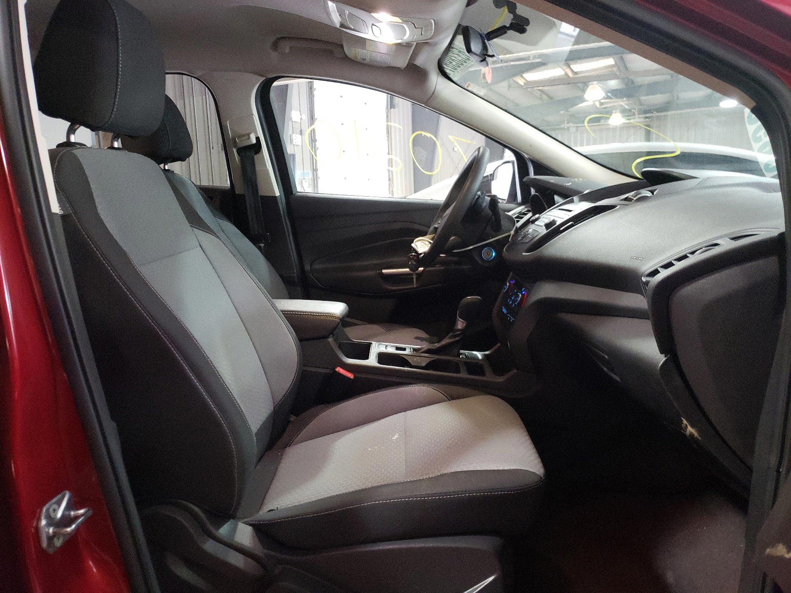 Photo 5 from auction – 2017 FORD ESCAPE SE with VIN 1FMCU9GD7HUC63200