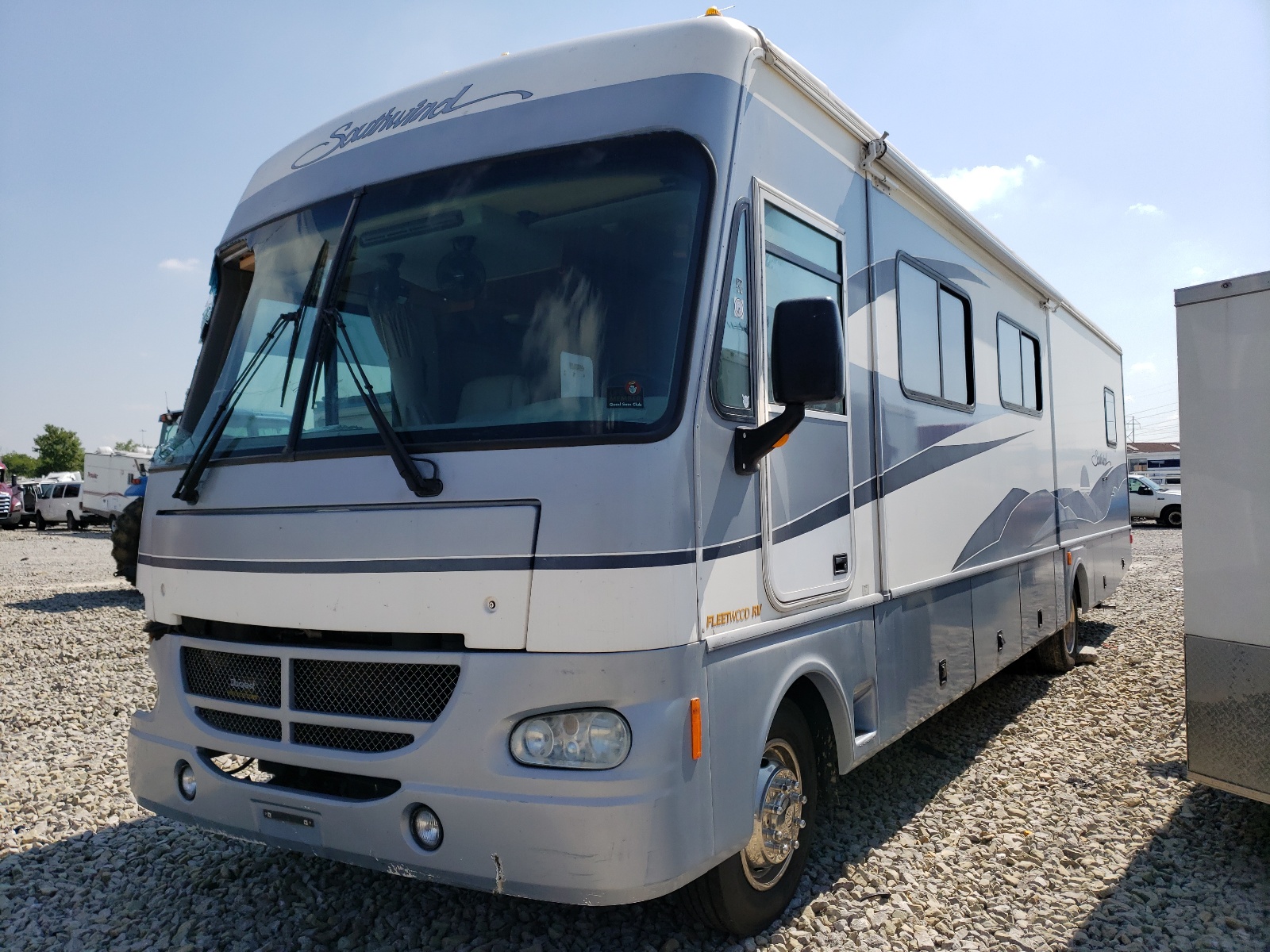 Photo 2 from auction – 2002 FLEETWOOD FLEETWOOD with VIN 1FCNF53S610A19426
