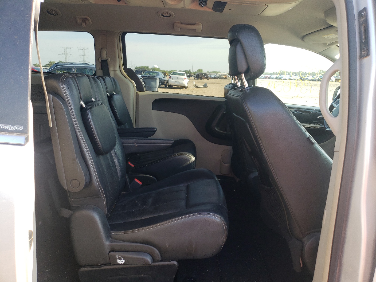 Photo 6 from auction – 2012 CHRYSLER TOWN & COU with VIN 2C4RC1BG2CR192093