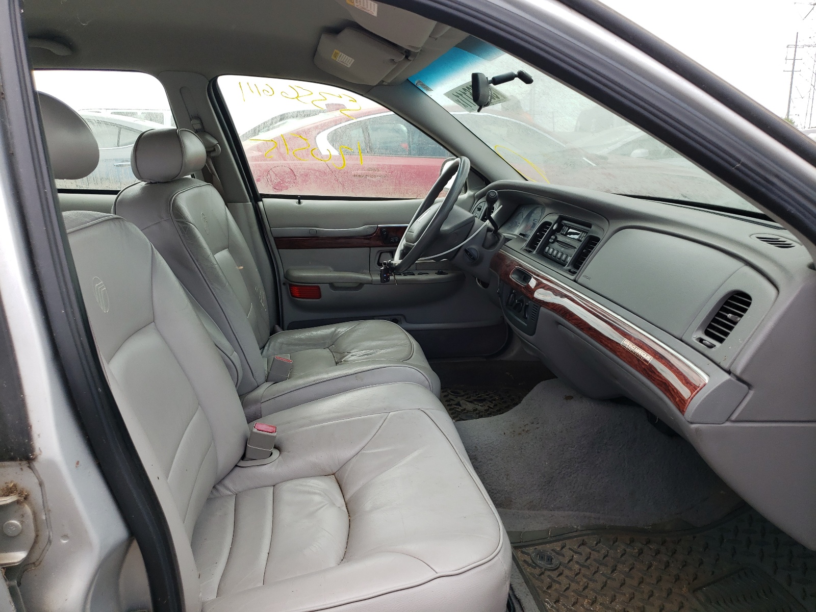 Photo 5 from auction – 2001 MERCURY GRAND MARQ with VIN 2MEFM74W01X692915