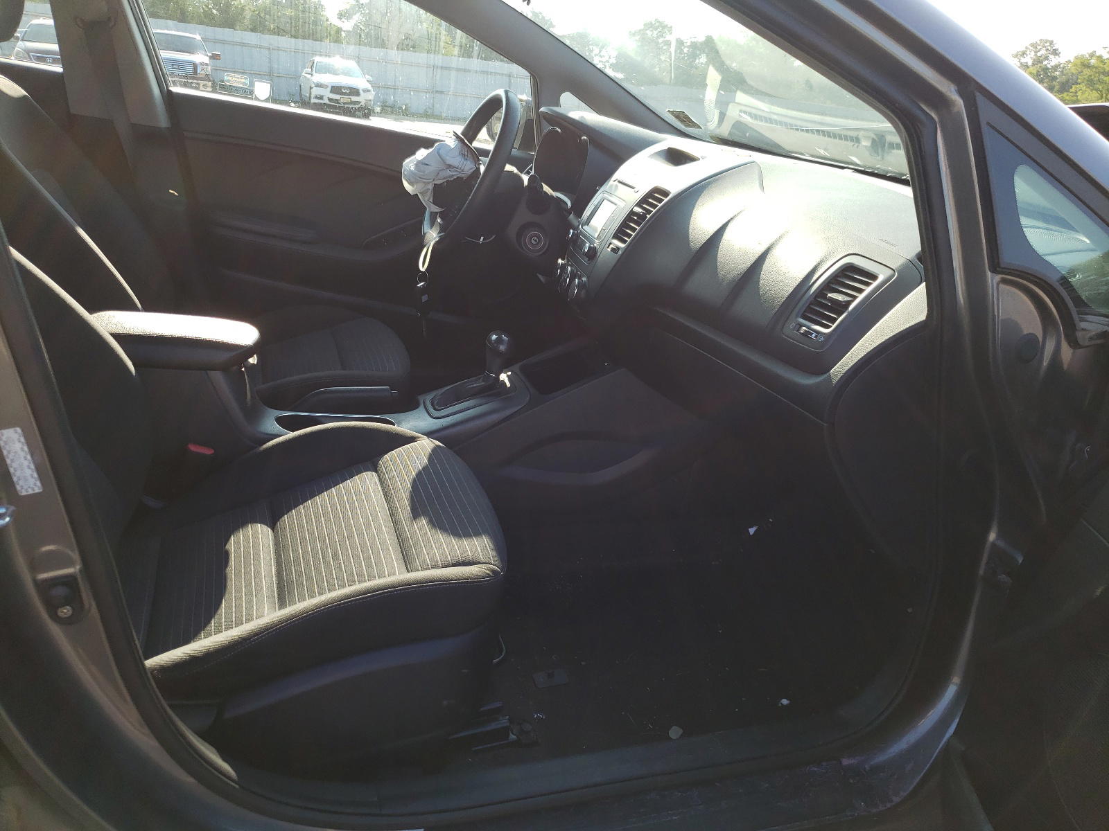 Photo 5 from auction – 2016 KIA FORTE LX with VIN KNAFX4A67G5477289