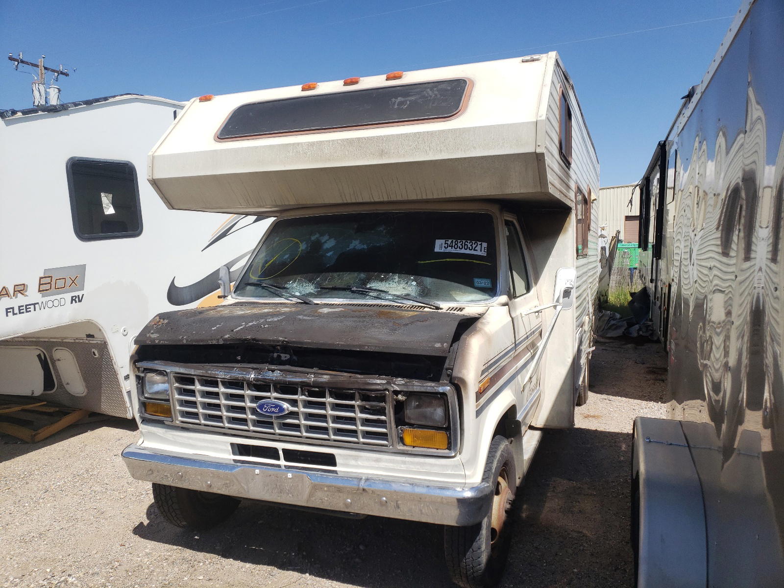 Photo 2 from auction – 1987 COACH CRUSADER with VIN 1FDKE30L3HHB36265