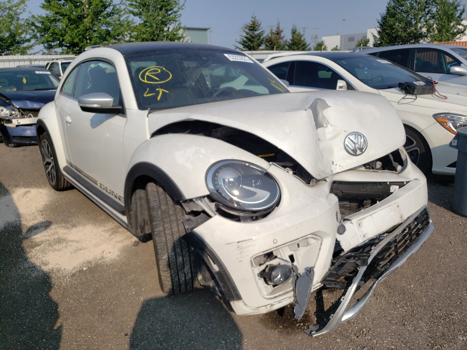 VOLKSWAGEN BEETLE DUN 2019 with VIN 3VWSD7AT4KM708361 - Photo from auction