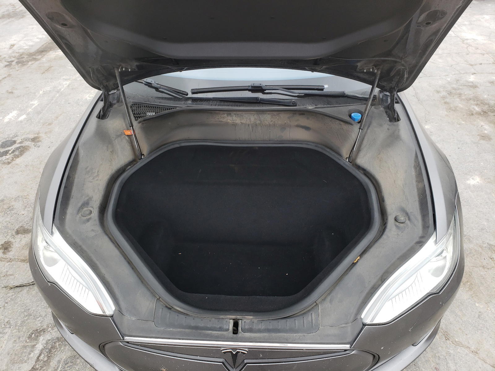 Photo 7 from auction – 2015 TESLA MODEL S with VIN 5YJSA1E28FF112349