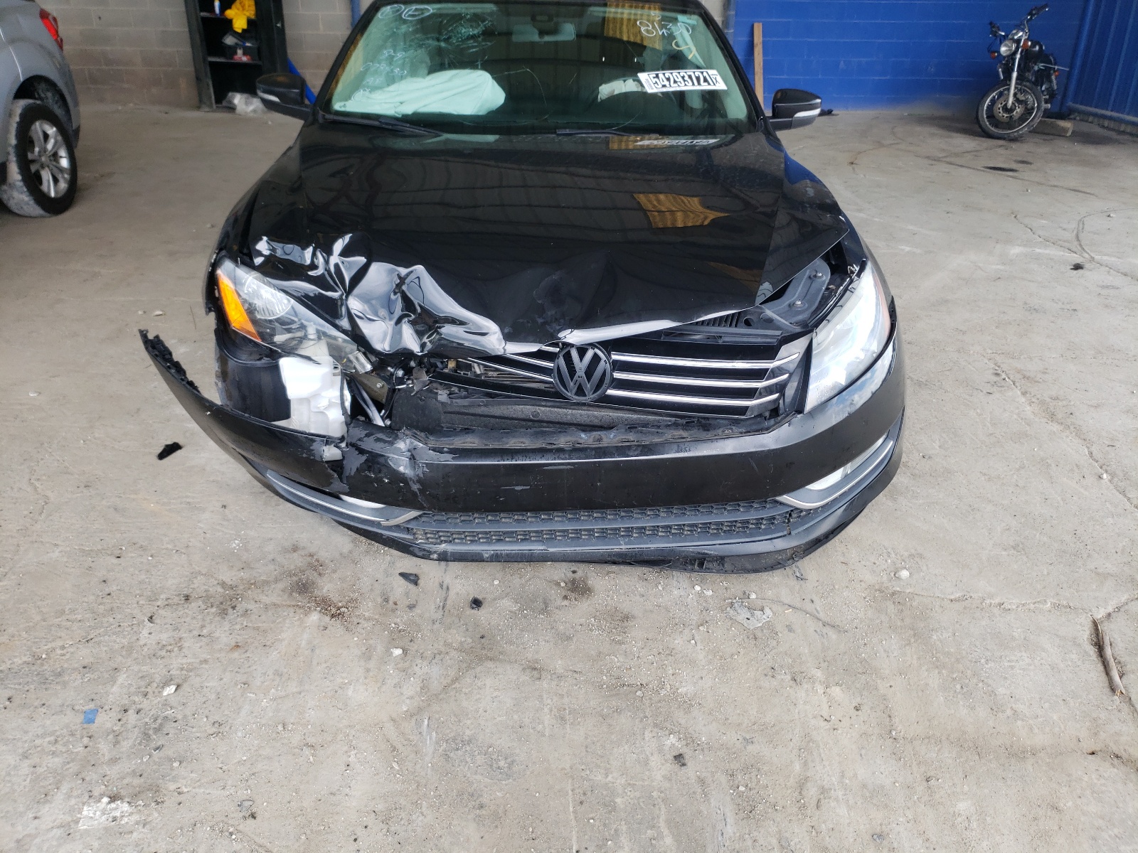 Photo 9 from auction – 2015 VOLKSWAGEN PASSAT SE with VIN 1VWBS7A35FC078430