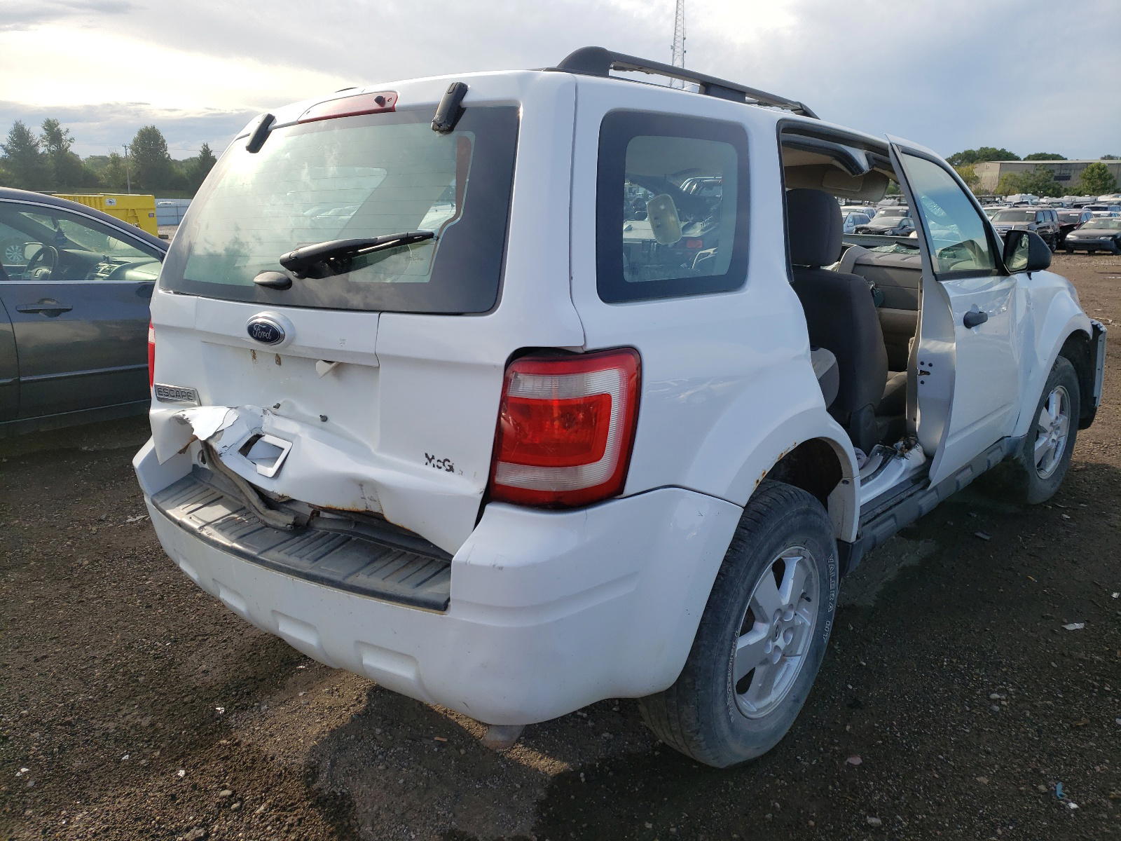 Photo 4 from auction – 2011 FORD ESCAPE XLS with VIN 1FMCU0C71BKB27482