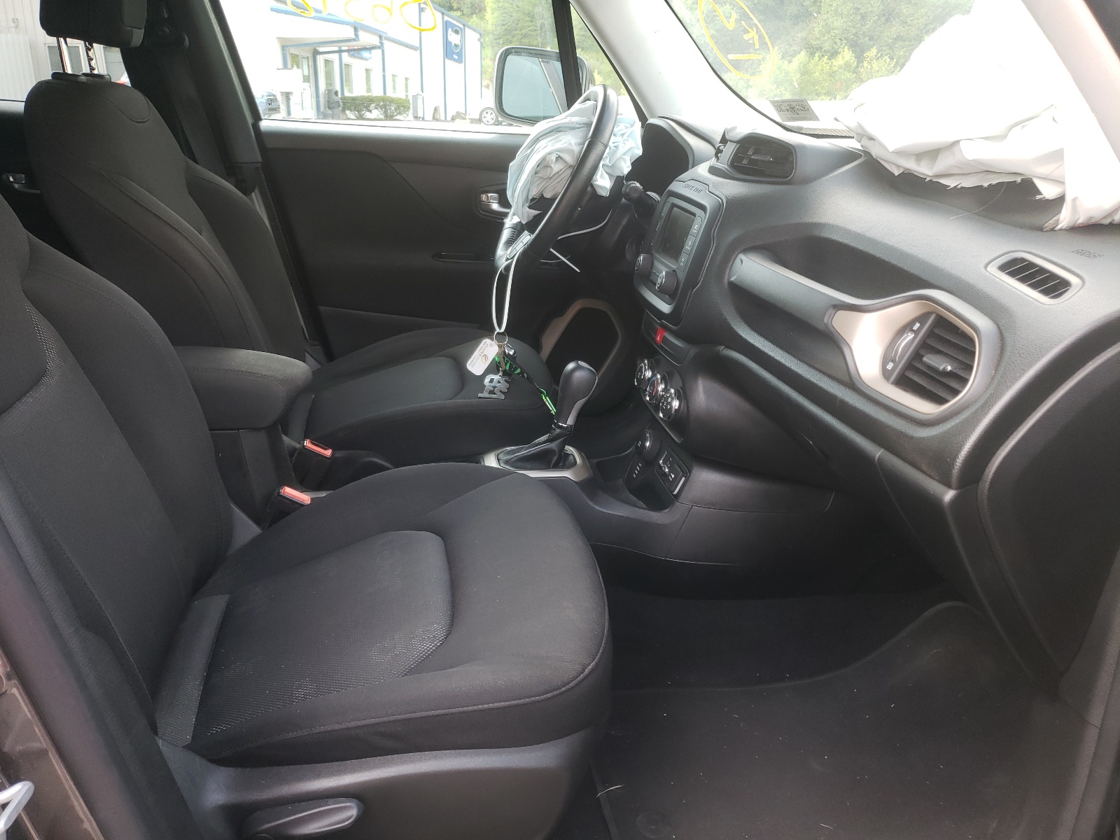 Photo 5 from auction – 2016 JEEP RENEGADE L with VIN ZACCJBBT6GPC80525