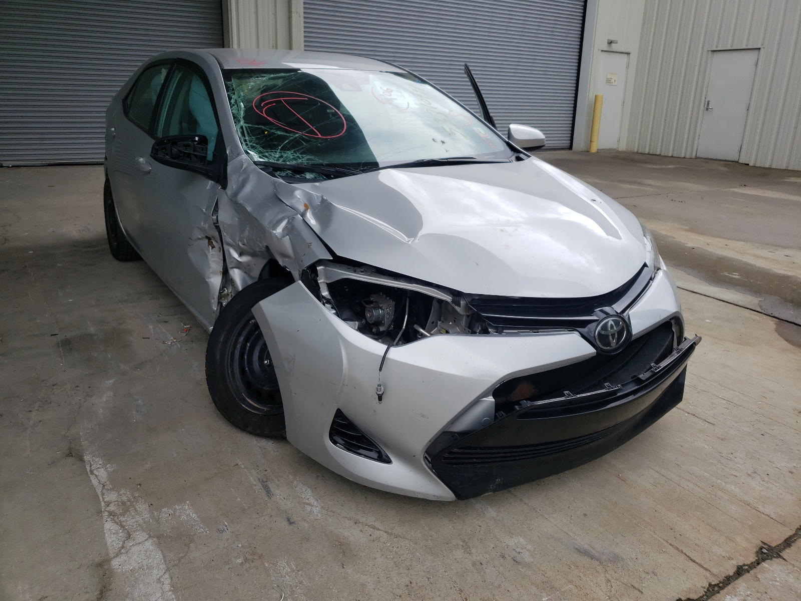 TOYOTA COROLLA L 2018 with VIN 5YFBURHEXJP791646 - Photo from auction