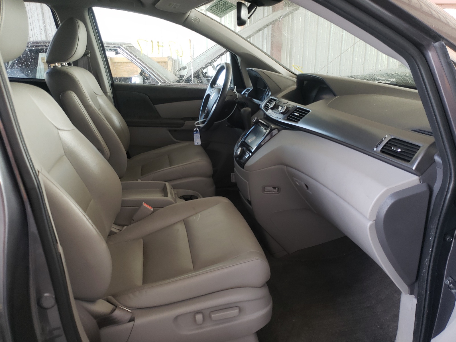 Photo 5 from auction – 2015 HONDA ODYSSEY EX with VIN 5FNRL5H68FB013948