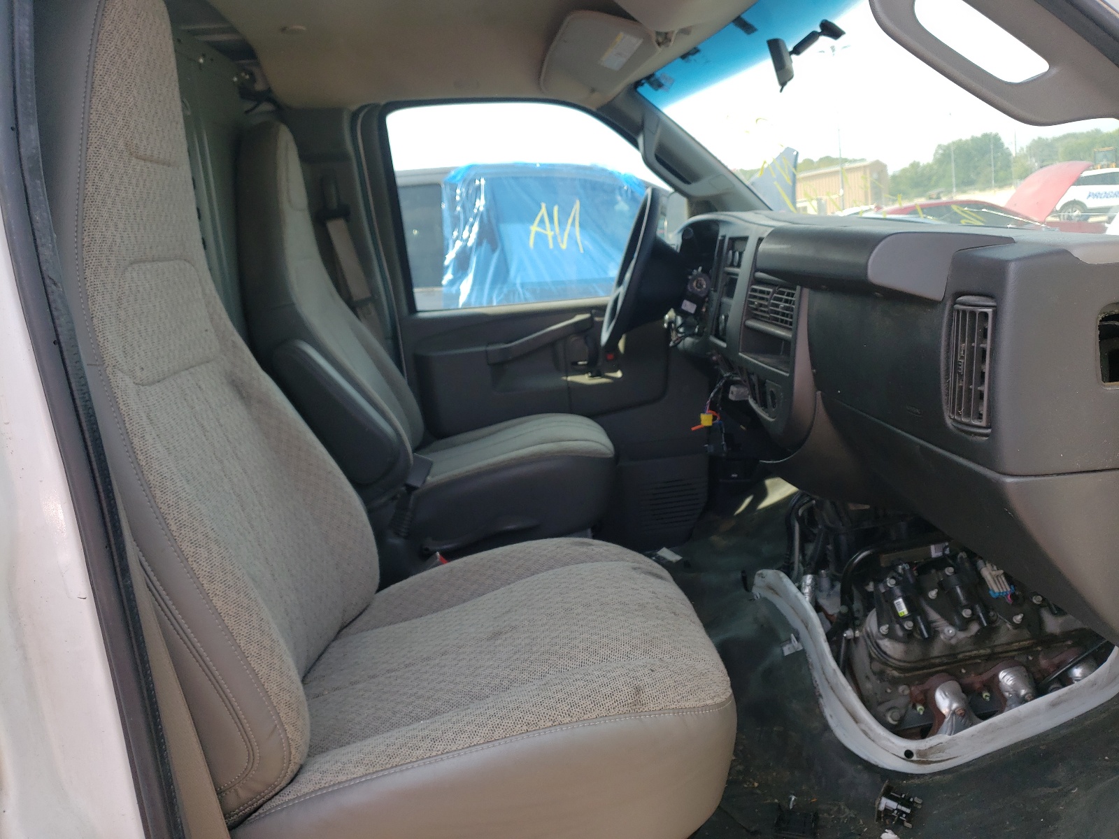 Photo 5 from auction – 2017 CHEVROLET EXPRESS G2 with VIN 1GCWGAFF6H1121211