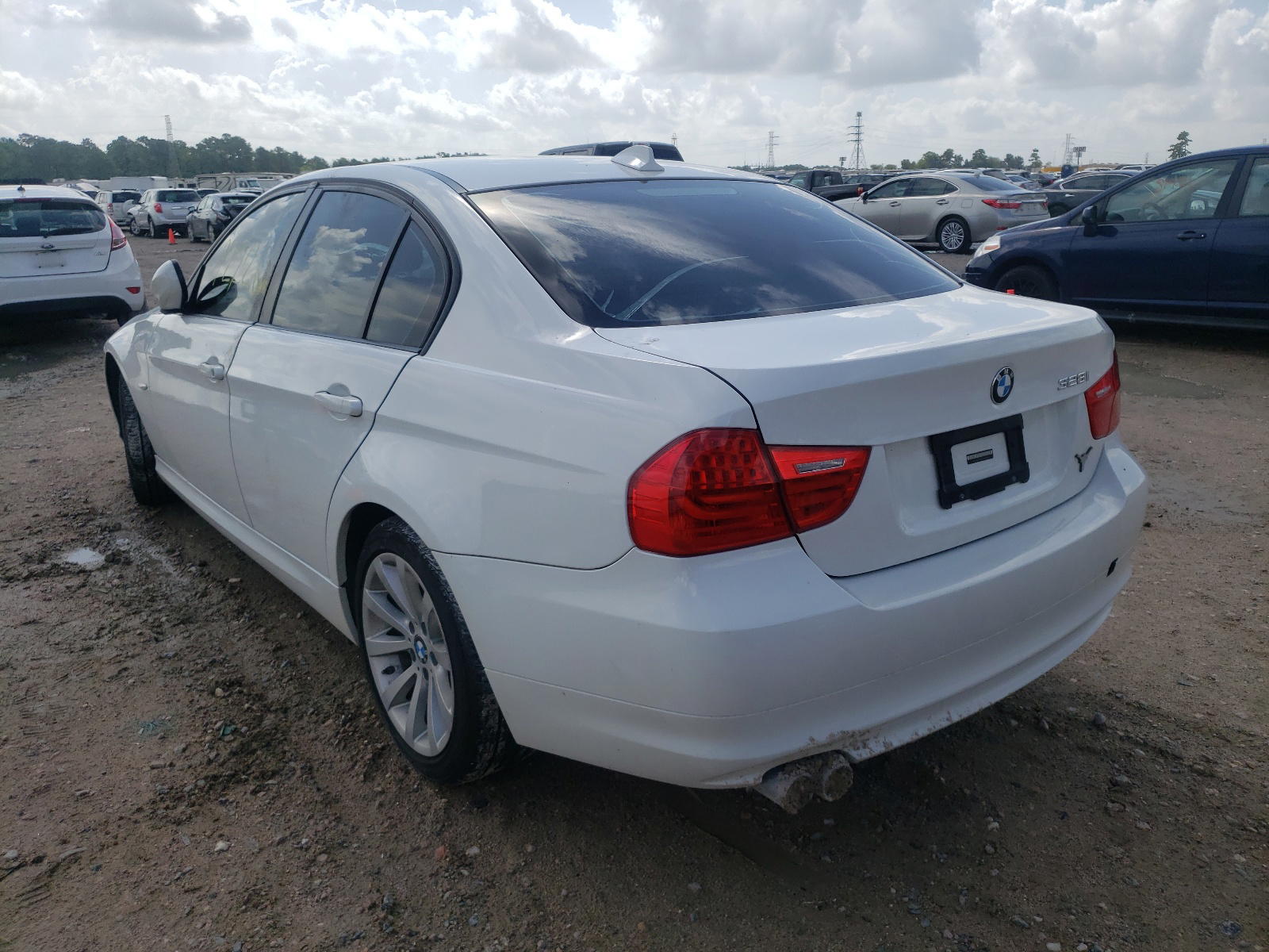 Photo 3 from auction – 2011 BMW 328 I with VIN WBAPH7G55BNN06296