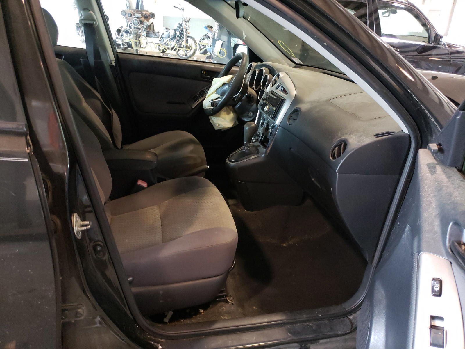 Photo 5 from auction – 2006 TOYOTA MATRIX with VIN 2T1KR32E56C604120