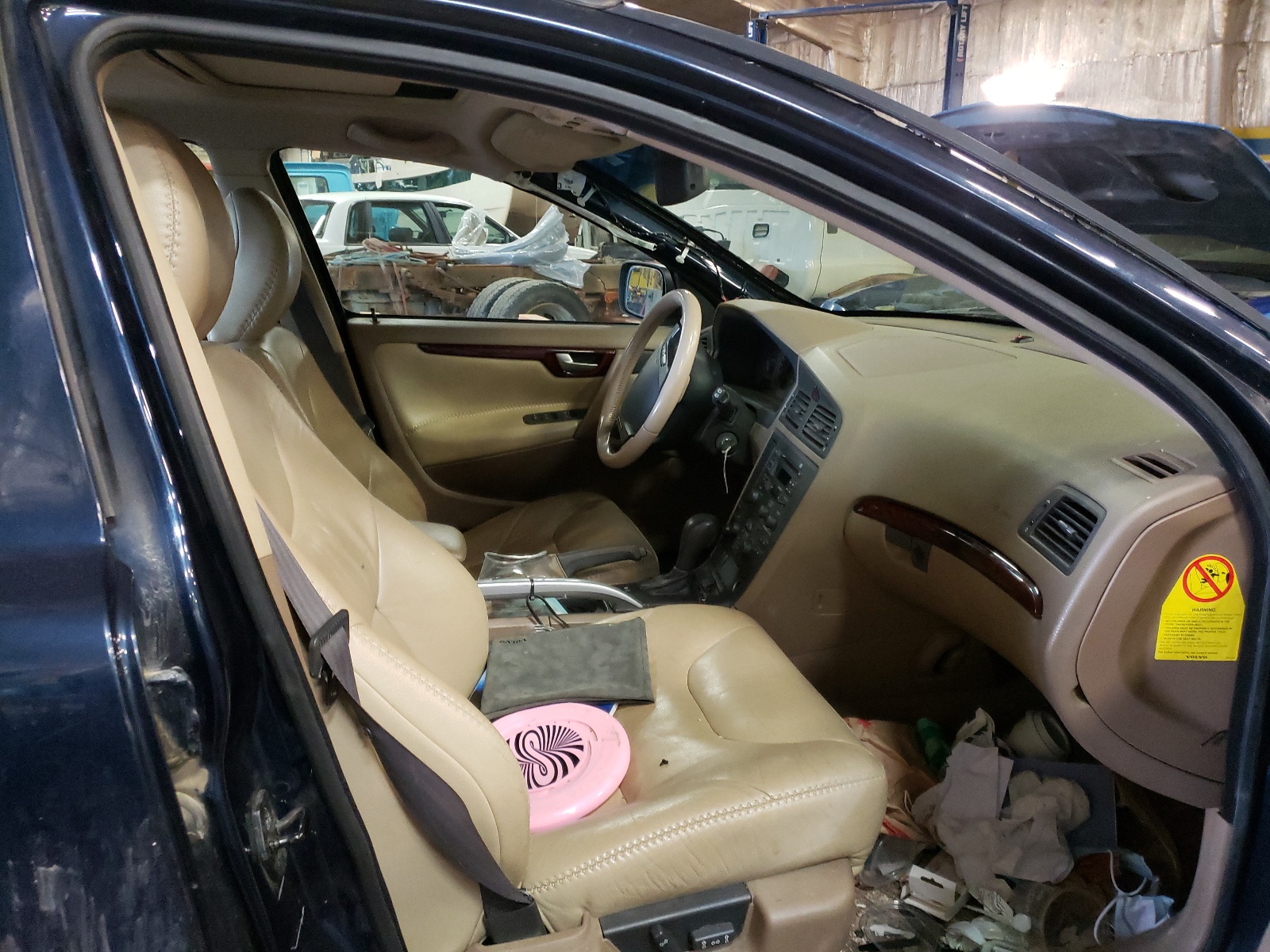 Photo 5 from auction – 2001 VOLVO V70 XC with VIN YV1SZ58D411001564