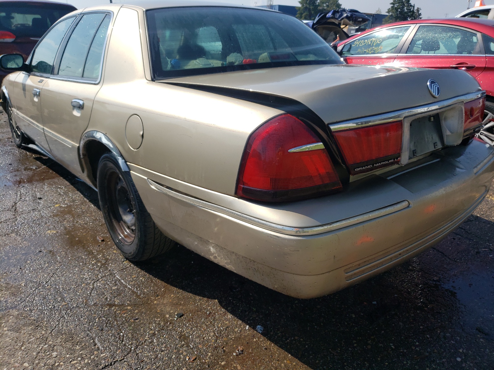 Photo 3 from auction – 2000 MERCURY GRAND MARQ with VIN 2MEFM75W8YX698745
