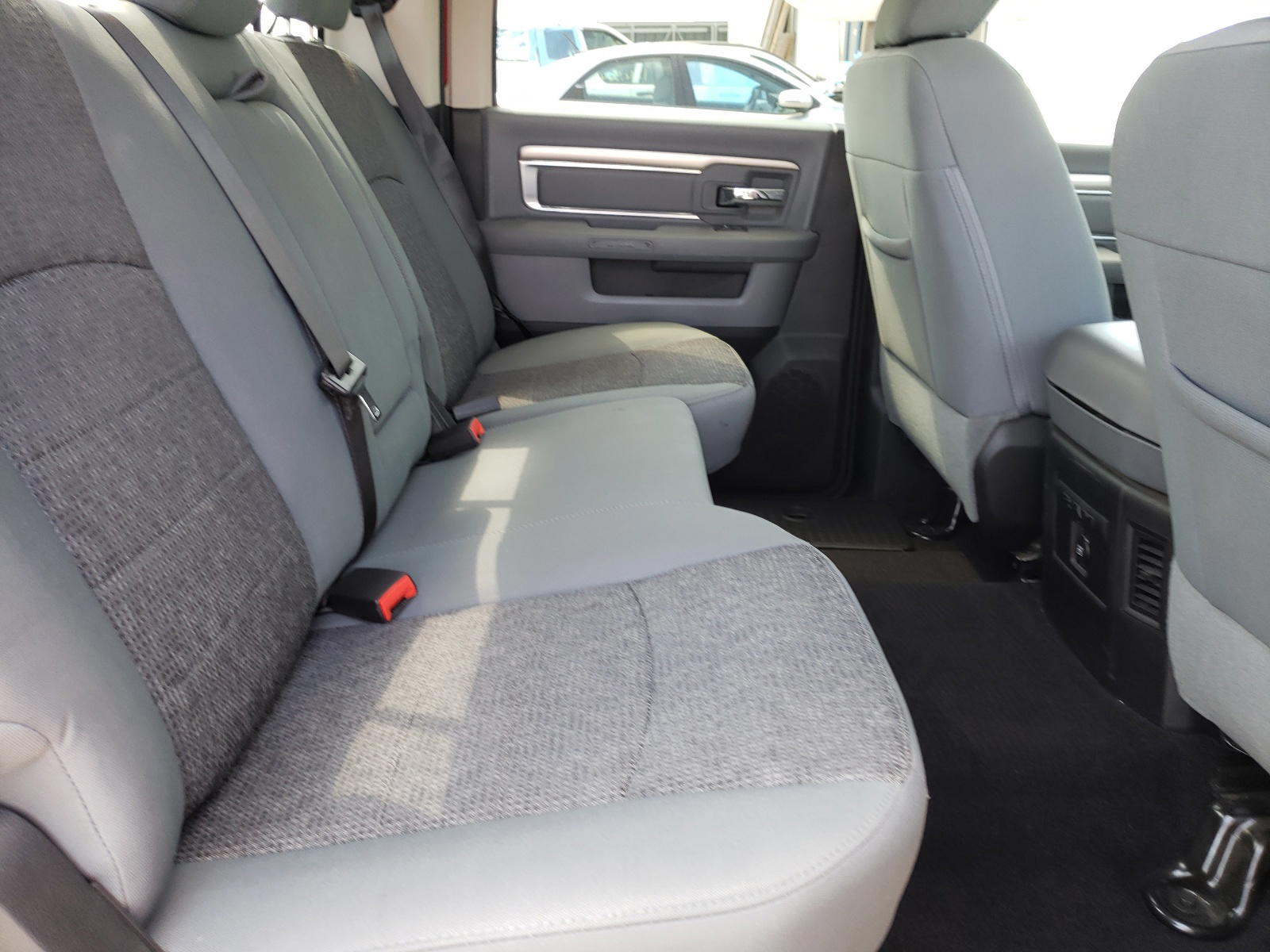 Photo 6 from auction – 2018 RAM 1500 SLT with VIN 3C6RR7LT2JG130880