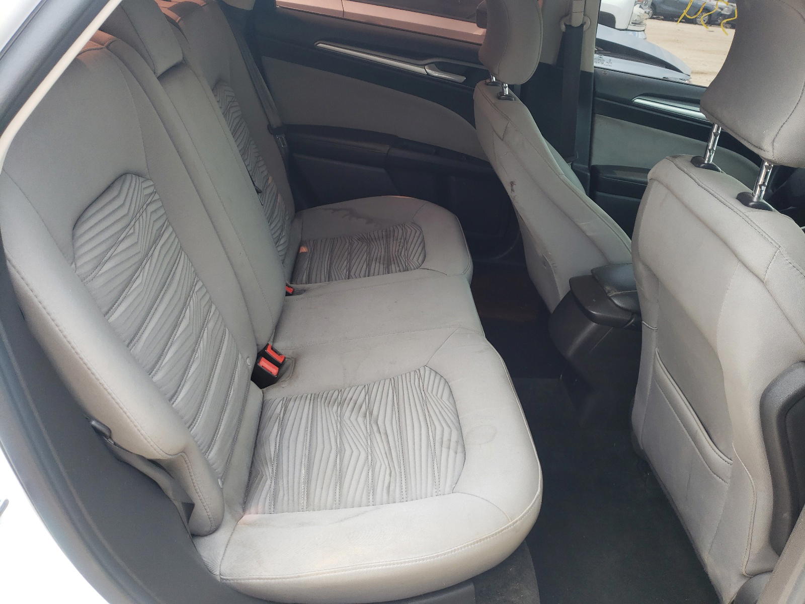 Photo 6 from auction – 2016 FORD FUSION S with VIN 3FA6P0G74GR367685