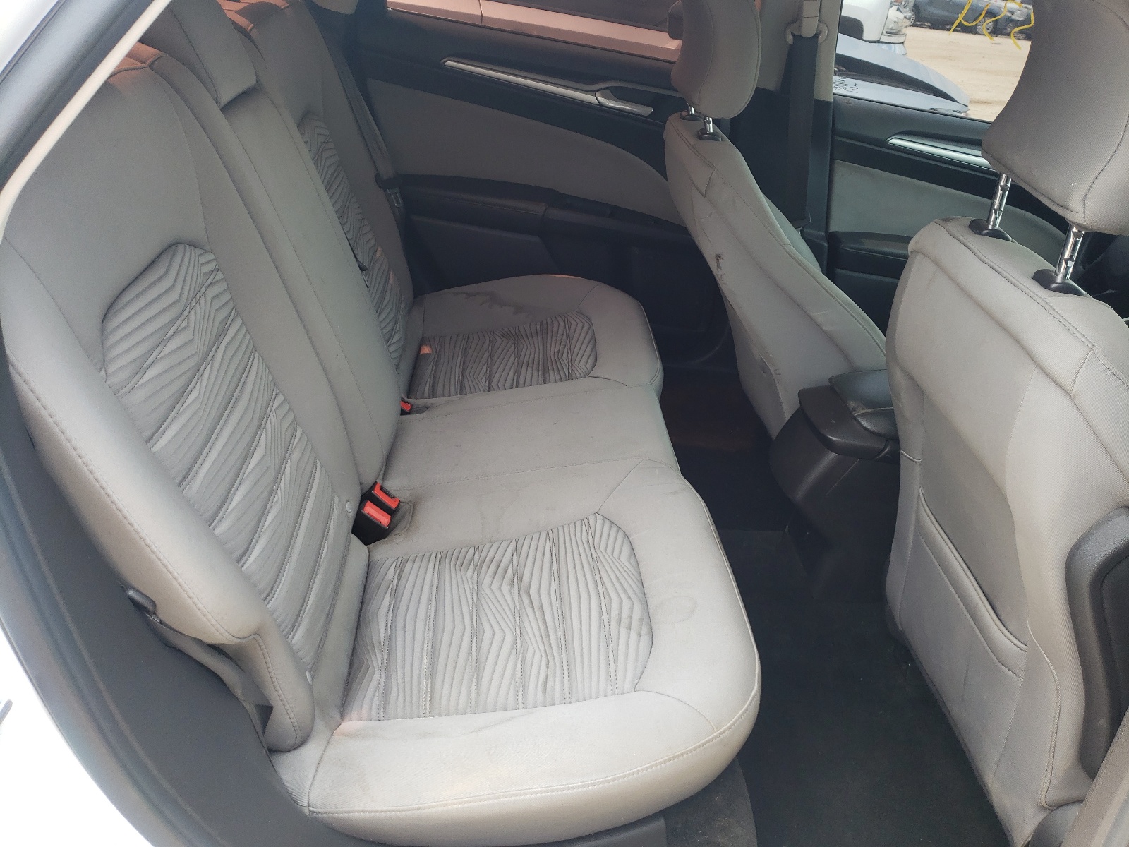 Zdjęcie 6 z aukcji – 2016 FORD FUSION S z VIN 3FA6P0G74GR367685