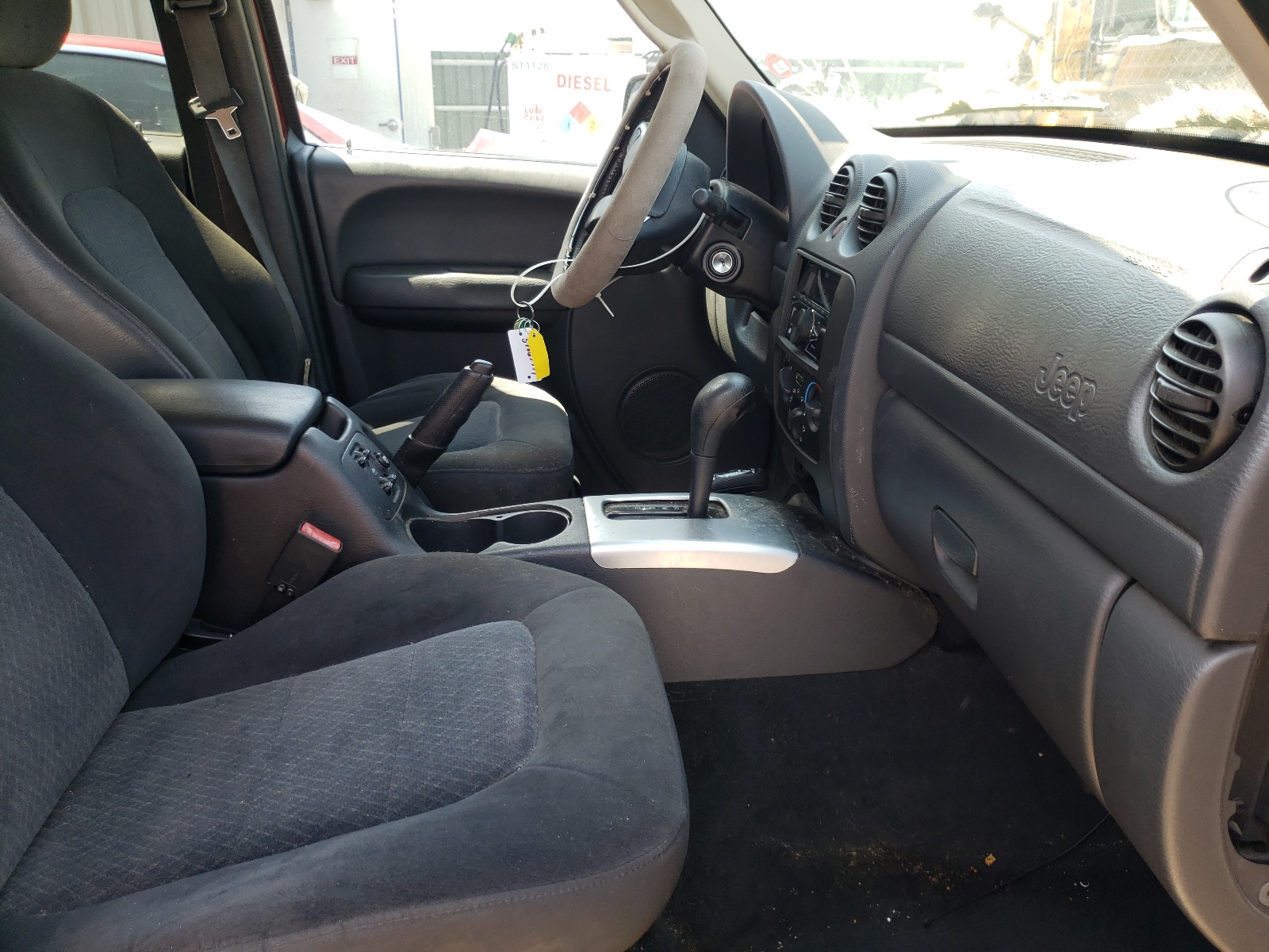 Photo 5 from auction – 2003 JEEP LIBERTY with VIN 1J4GL58K03W674170