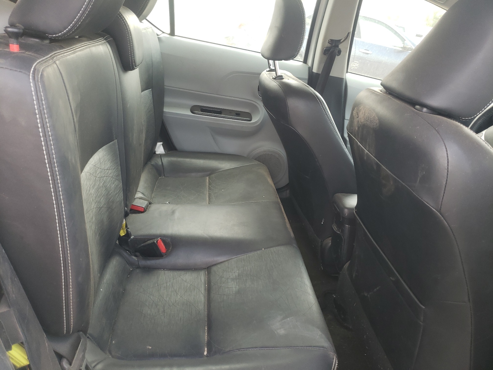 Photo 6 from auction – 2013 TOYOTA PRIUS C with VIN JTDKDTB33D1033144