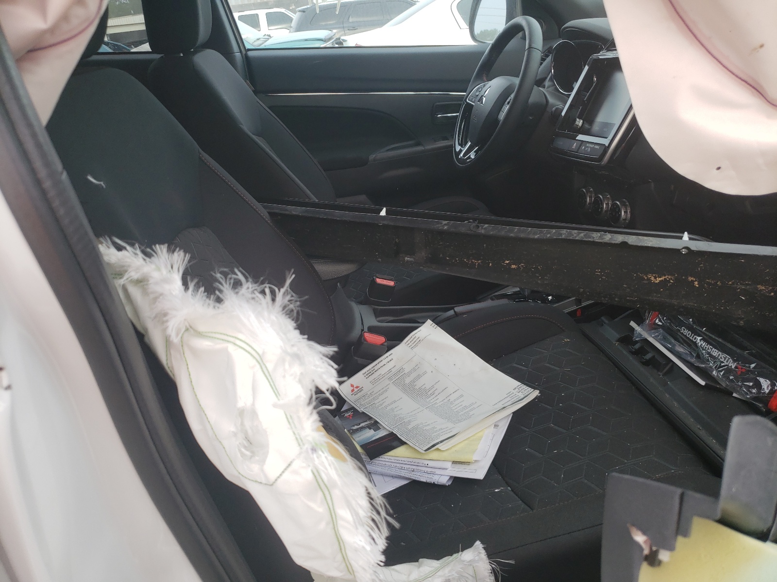 Photo 5 from auction – 2021 MITSUBISHI OUTLANDER with VIN JA4APUAU5MU020780