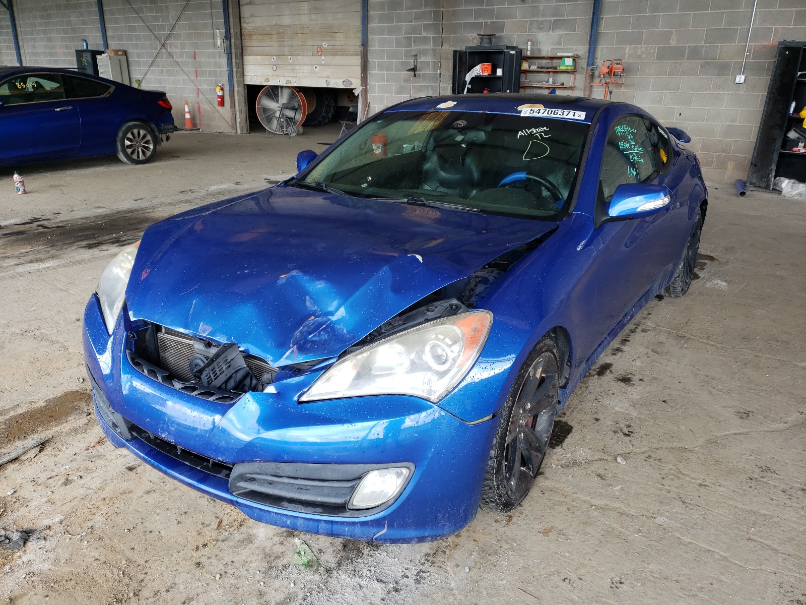Photo 2 from auction – 2011 HYUNDAI GENESIS CO with VIN KMHHU6KH1BU057537