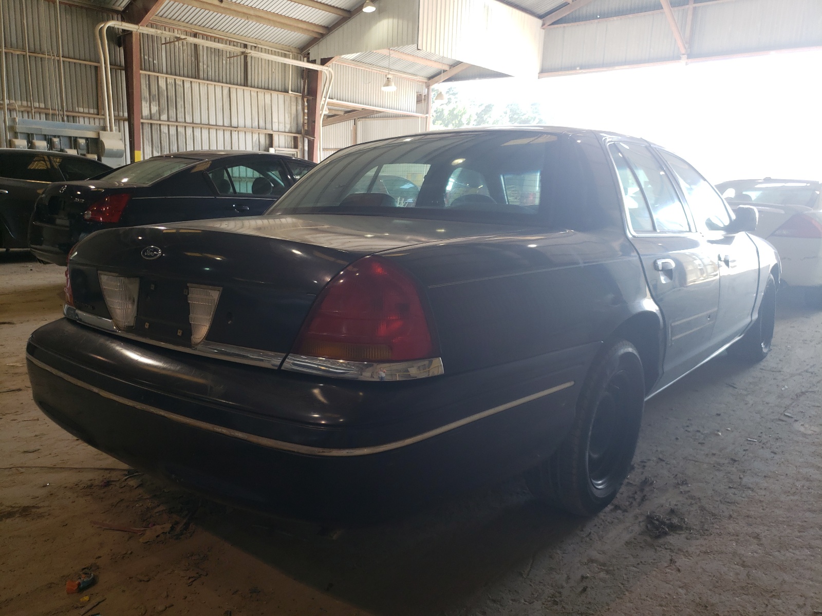 Photo 4 from auction – 1999 FORD CROWN VICT with VIN 2FAFP73W9XX154514