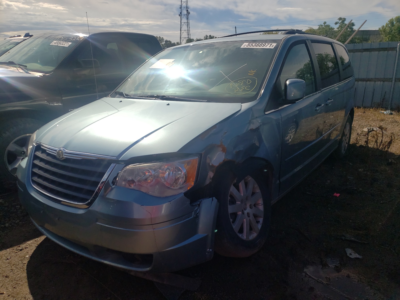 Photo 2 from auction – 2008 CHRYSLER TOWN & COU with VIN 2A8HR54P78R673133