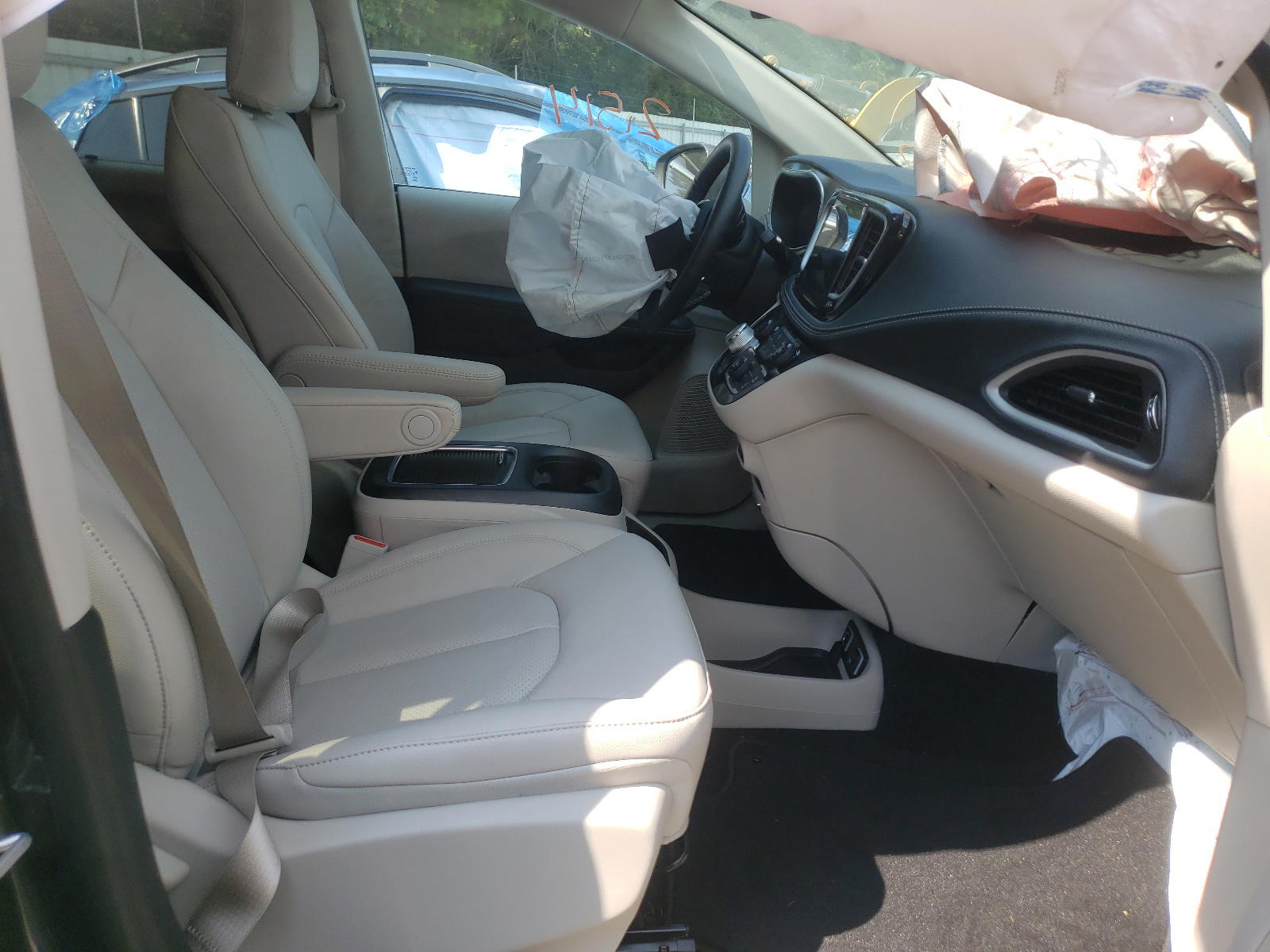 Photo 5 from auction – 2021 CHRYSLER PACIFICA T with VIN 2C4RC1BG6MR560194