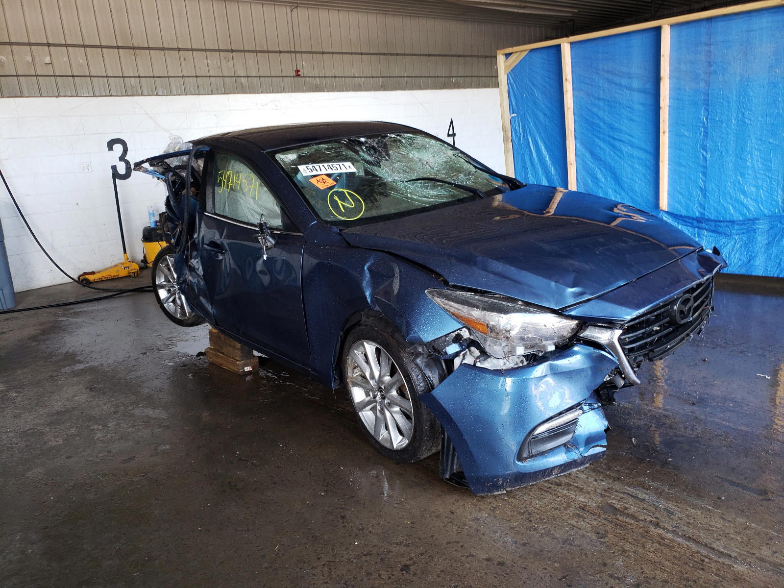 MAZDA 3 TOURING 2017 with VIN JM1BN1V71H1105304 - Photo from auction