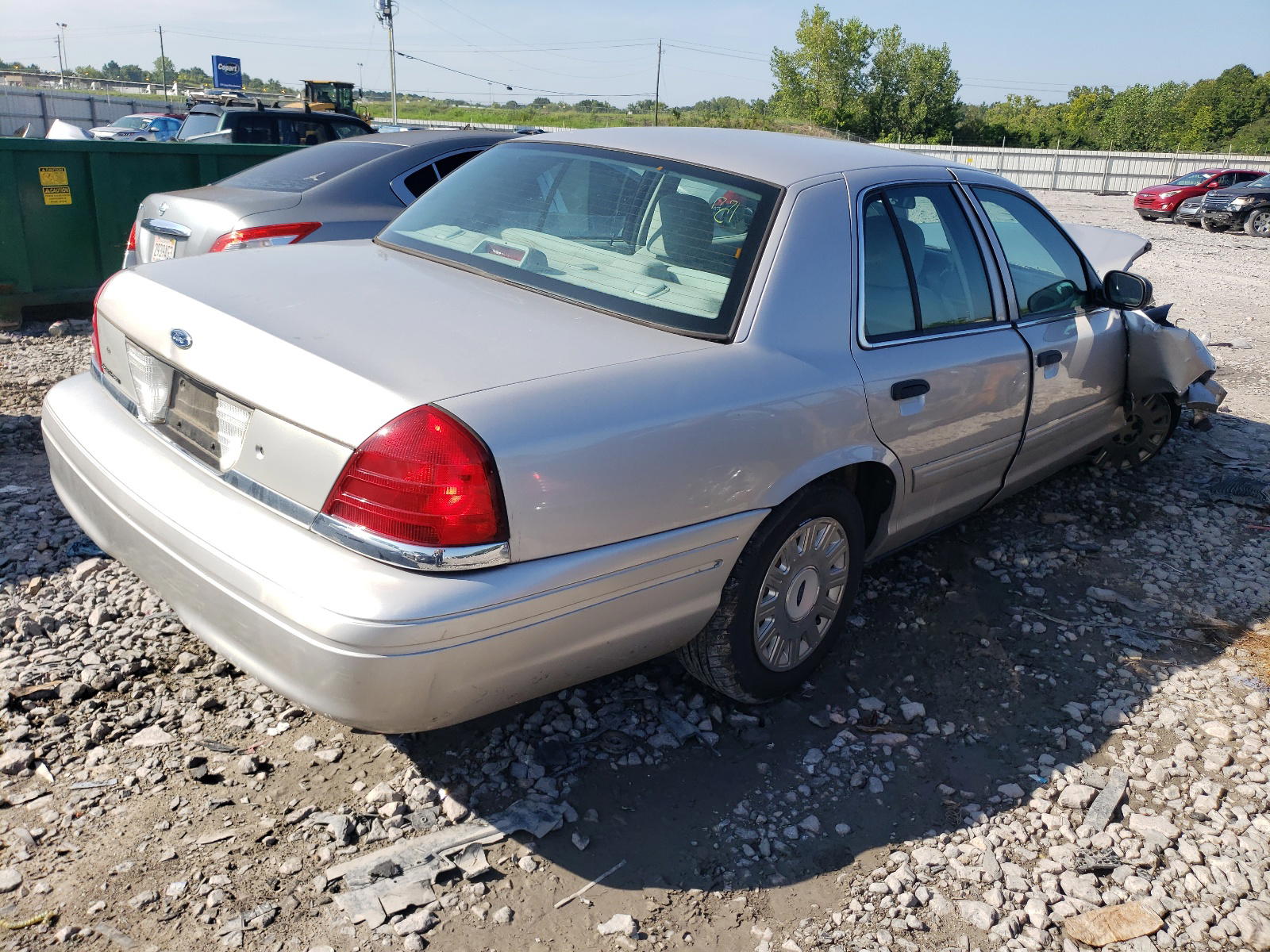 Photo 4 from auction – 2004 FORD CROWN VICT with VIN 2FAFP73W44X132545