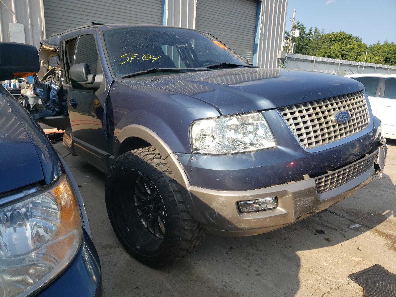 FORD EXPEDITION 2004 with VIN 1FMFU17L44LA41333 - Photo from auction
