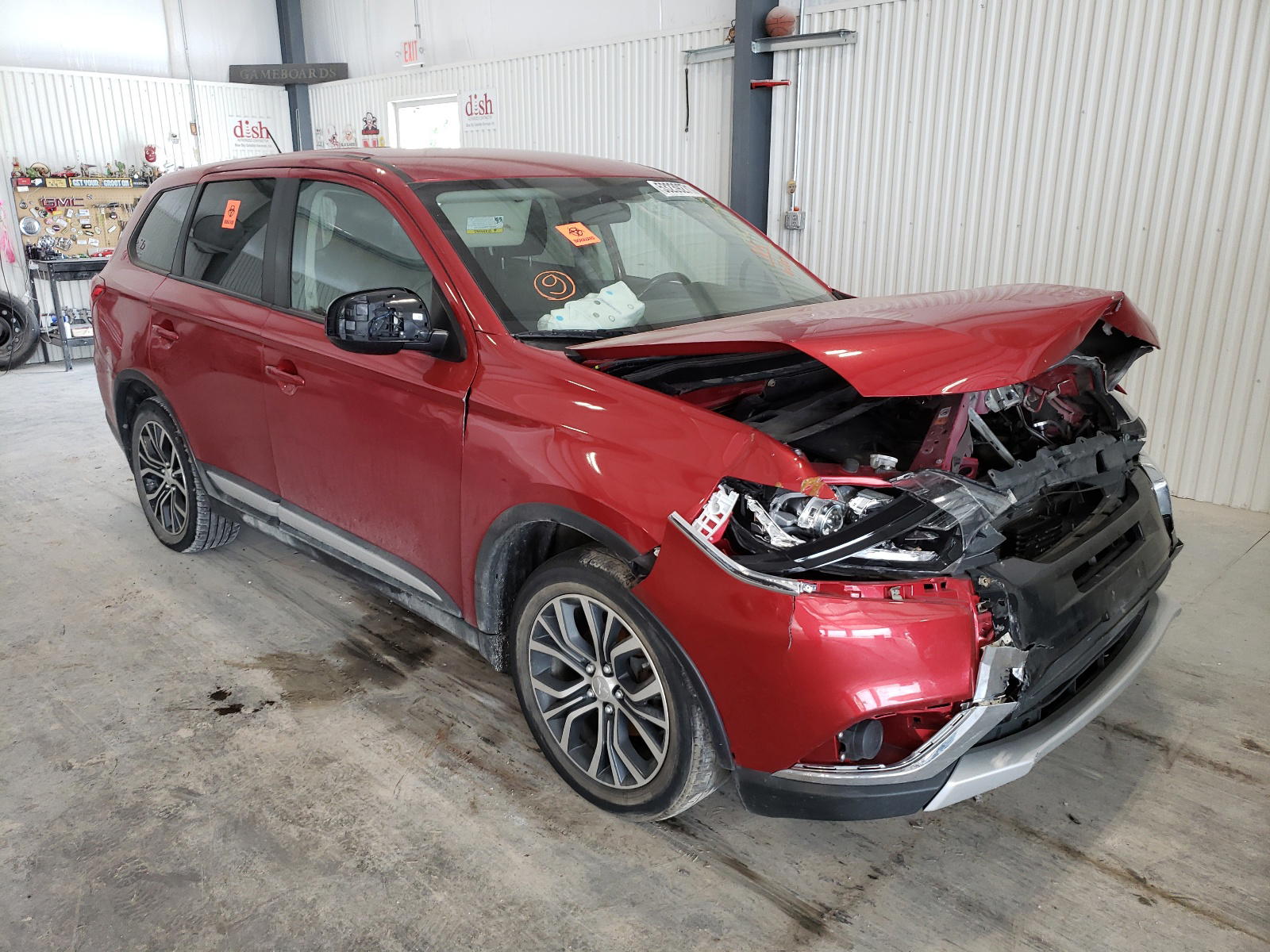 MITSUBISHI OUTLANDER 2016 with VIN JA4AD2A32GZ016200 - Photo from auction