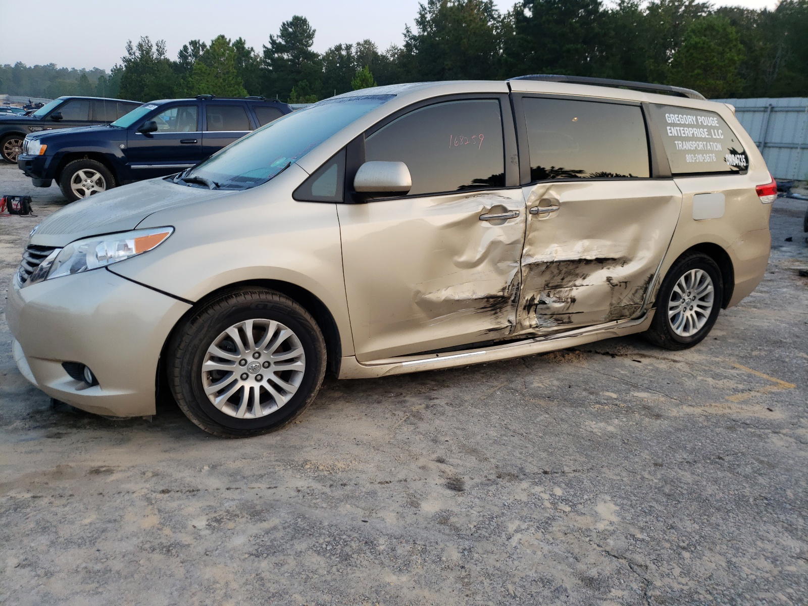 Photo 9 from auction – 2014 TOYOTA SIENNA XLE with VIN 5TDYK3DCXES484735