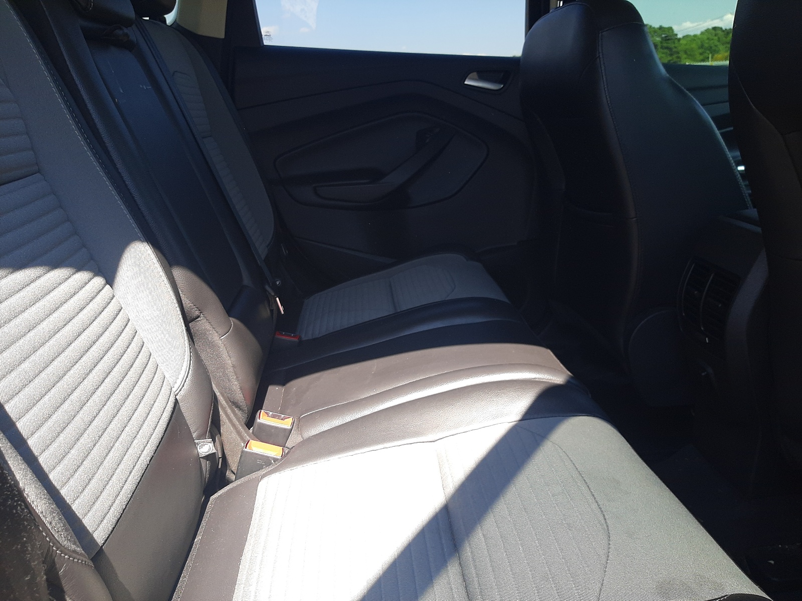 Photo 6 from auction – 2019 FORD ESCAPE SE with VIN 1FMCU0GD7KUB29466
