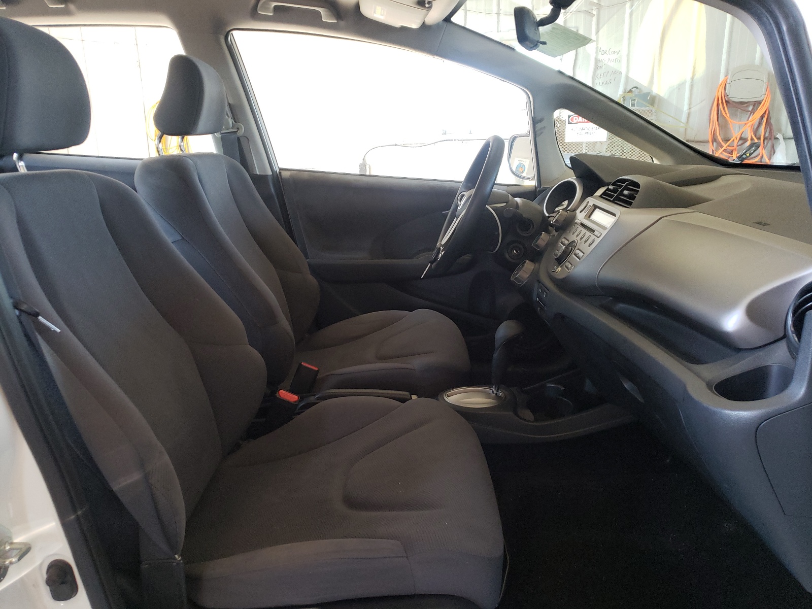 Photo 5 from auction – 2013 HONDA FIT with VIN JHMGE8H31DC005076