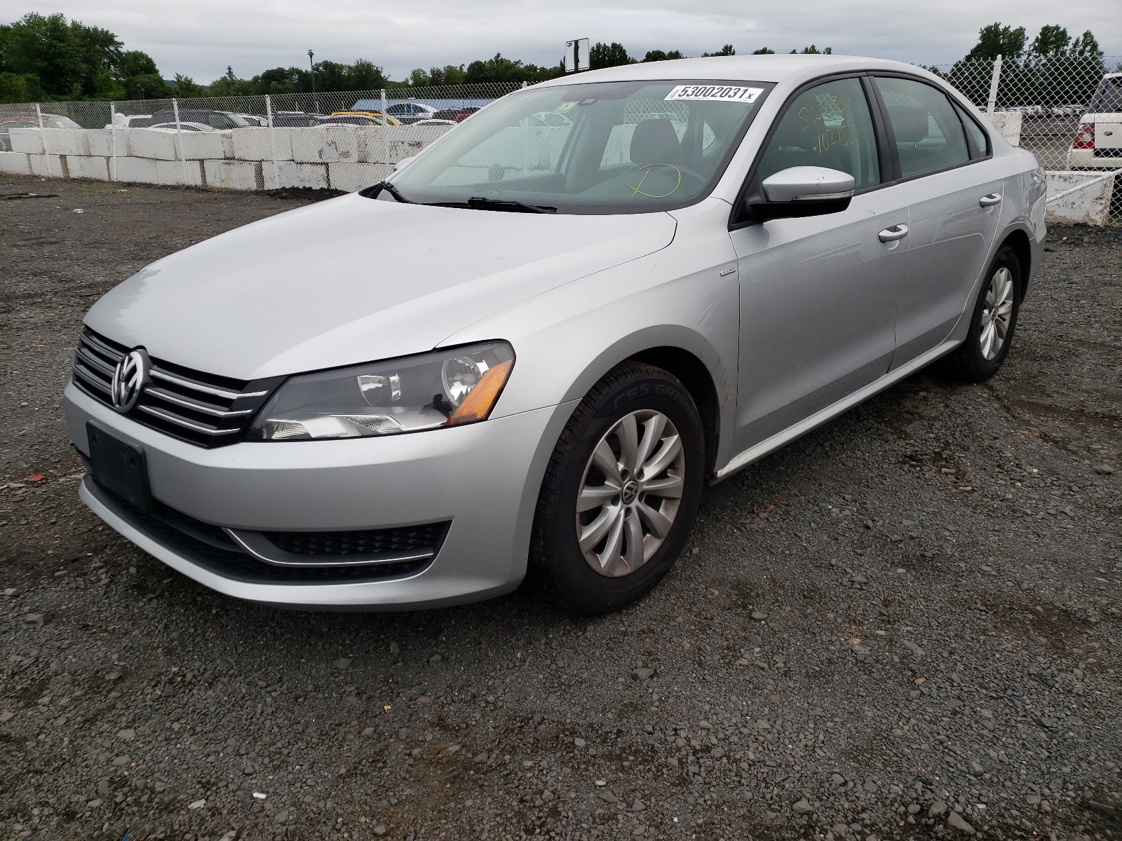 Photo 2 from auction – 2015 VOLKSWAGEN PASSAT S with VIN 1VWAT7A3XFC045626