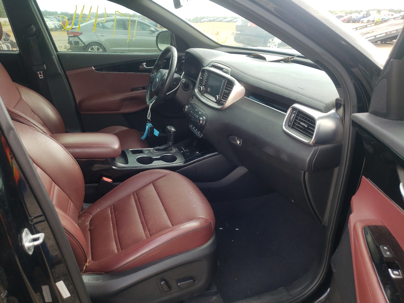 Photo 5 from auction – 2016 KIA SORENTO SX with VIN 5XYPK4A14GG030887