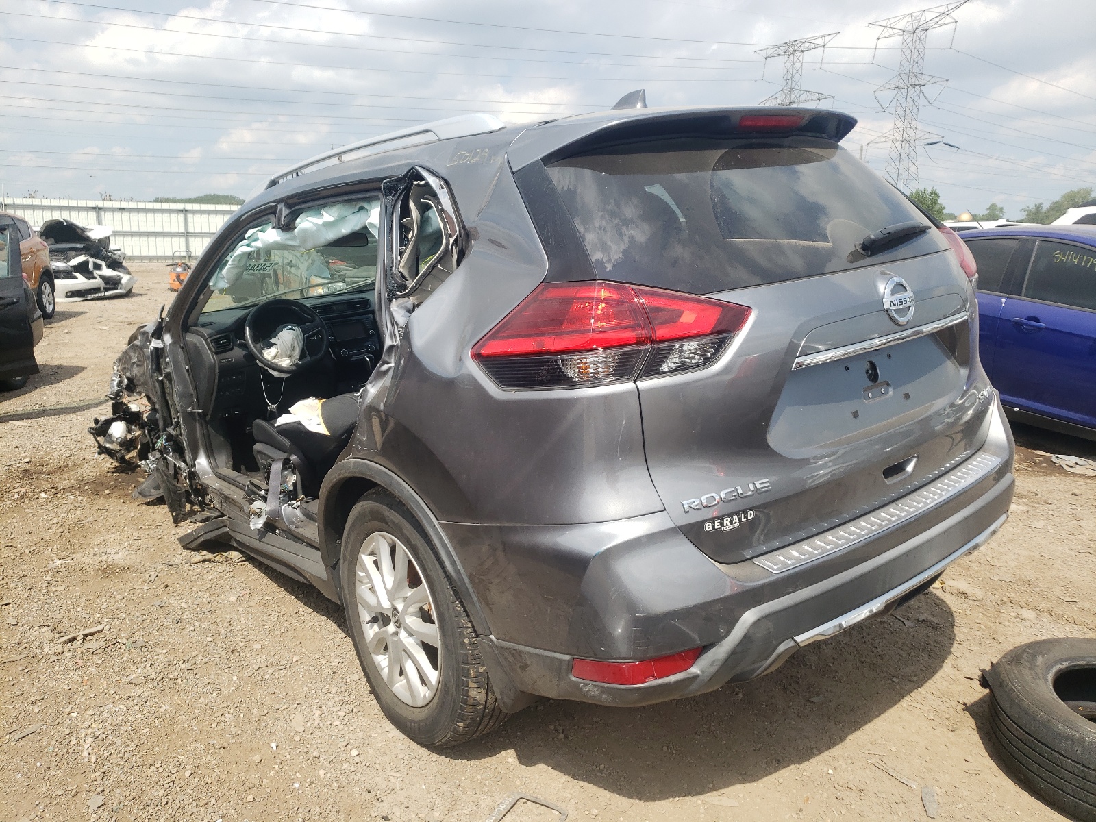 Photo 3 from auction – 2017 NISSAN ROGUE S with VIN KNMAT2MV8HP570246