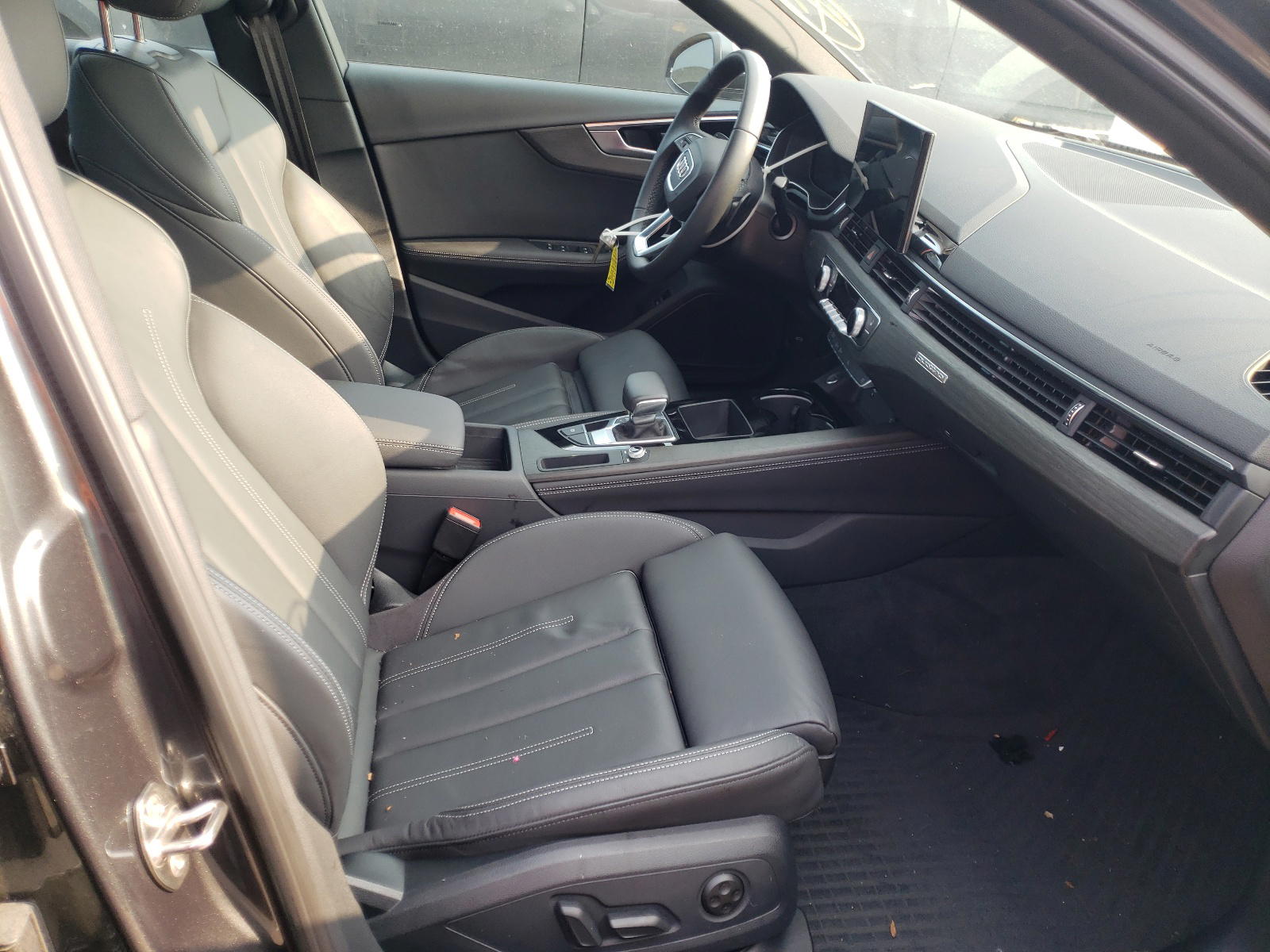 Photo 5 from auction – 2021 AUDI A4 PREMIUM with VIN WAUEAAF44MA030909