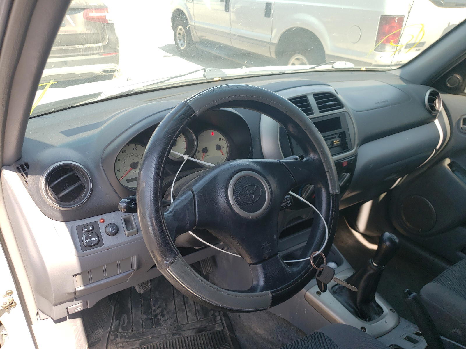 Photo 9 from auction – 2003 TOYOTA RAV4 with VIN JTEGH20V530096674