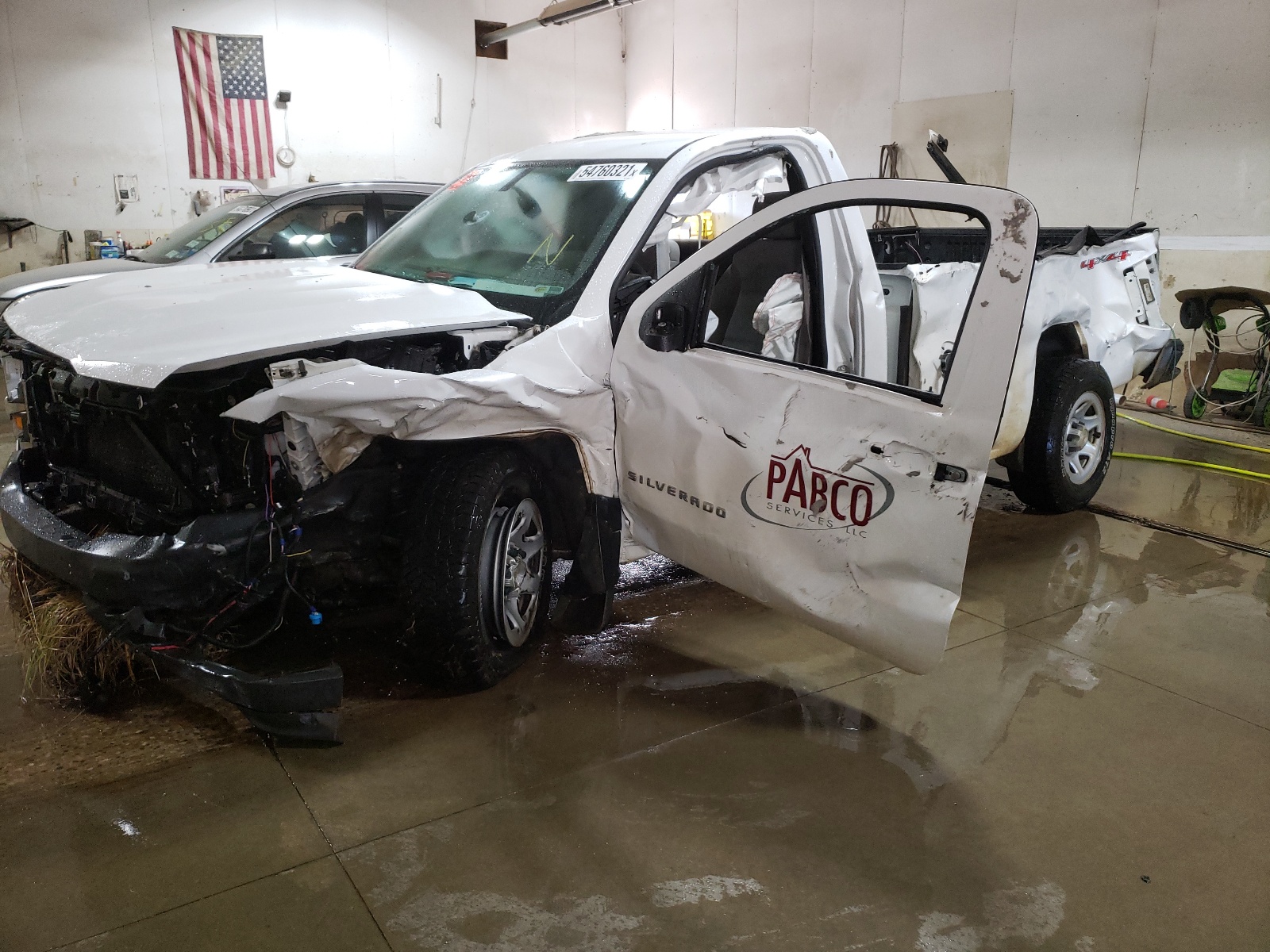 Photo 9 from auction – 2016 CHEVROLET SILVERADO with VIN 1GCNKNEC6GZ163953