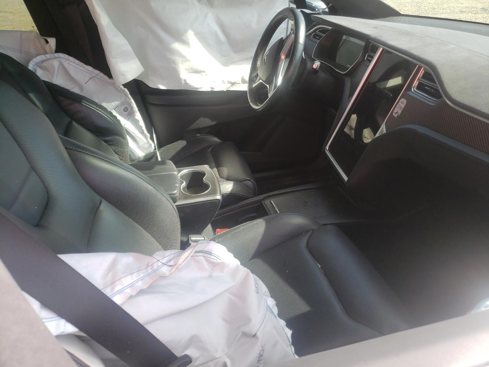Photo 5 from auction – 2016 TESLA MODEL X with VIN 5YJXCBE47GF003728